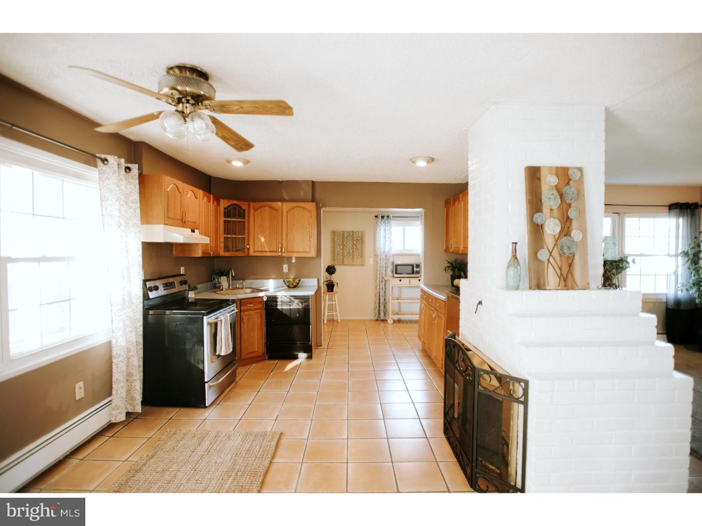 9 Balsam Road Levittown, PA 19057 - Photo 4 of 25 Kitchen