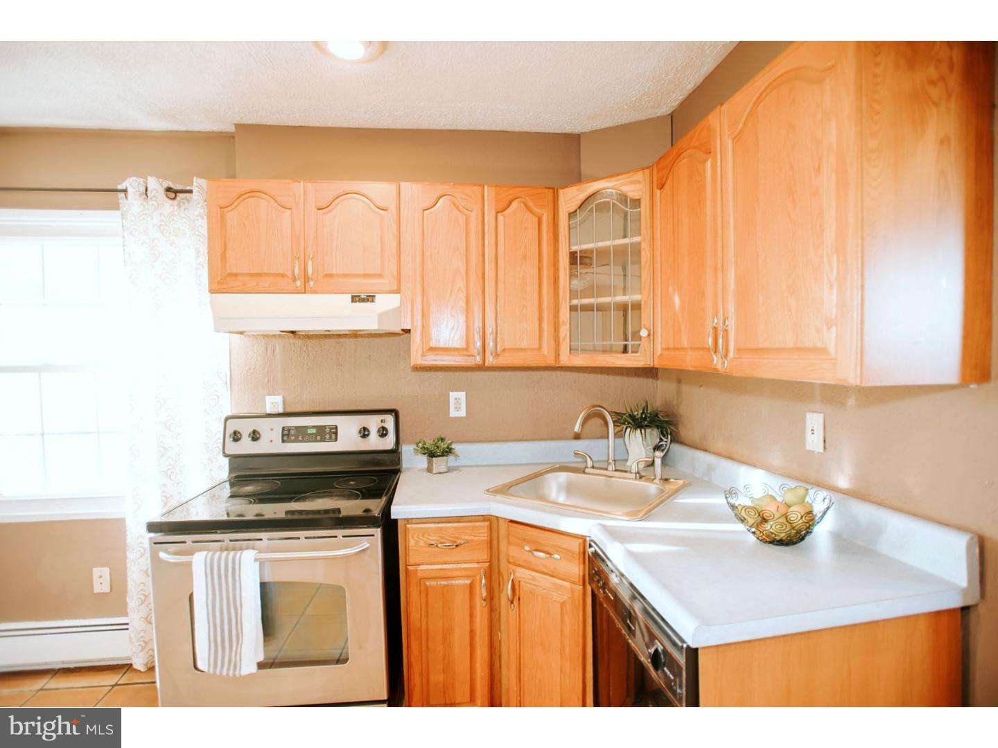 9 Balsam Road Levittown, PA 19057 - Photo 7 of 25 Kitchen