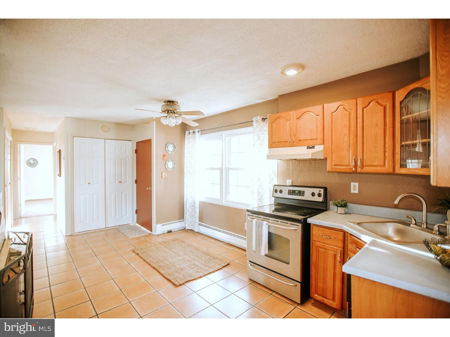9 Balsam Road Levittown, PA 19057 - Photo 10 of 25 Kitchen