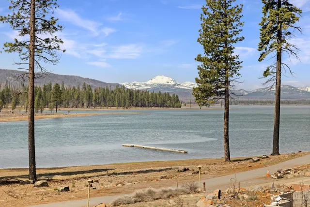 $1,295,000 | 111 Lake Almanor W Drive, Lake Almanor West, CA 96020