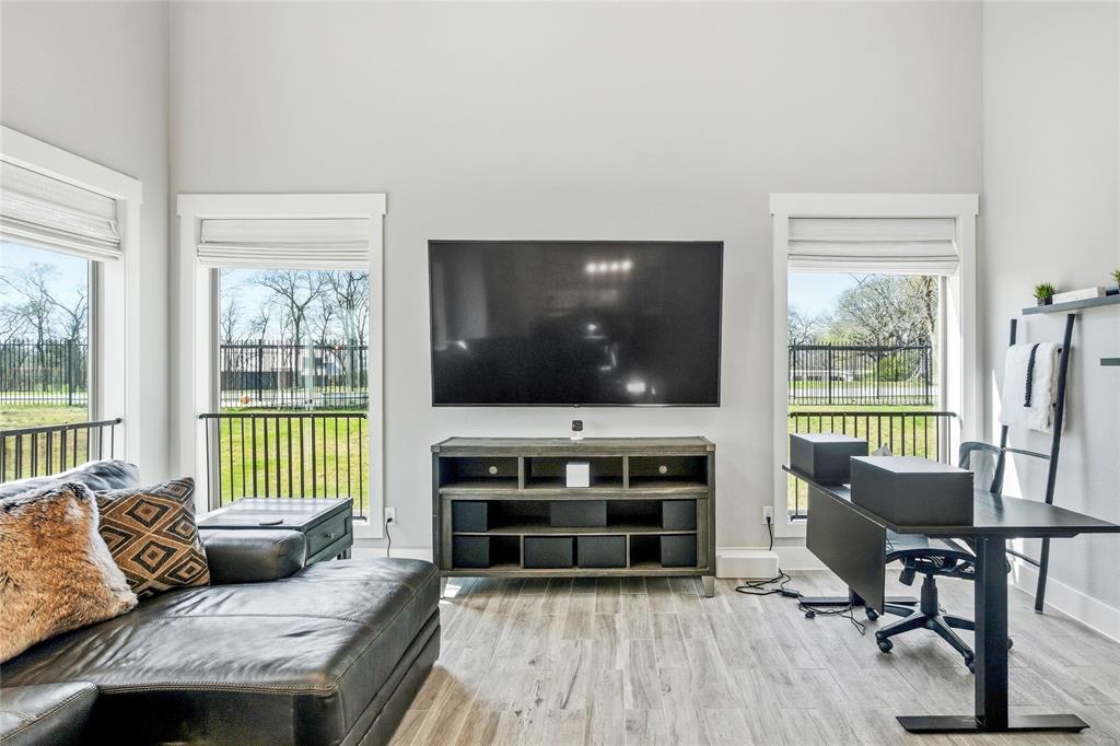 216 Glen Ellen Road Pottsboro, TX 75076 - Photo 10 of 38 a living room with furniture and a flat screen tv