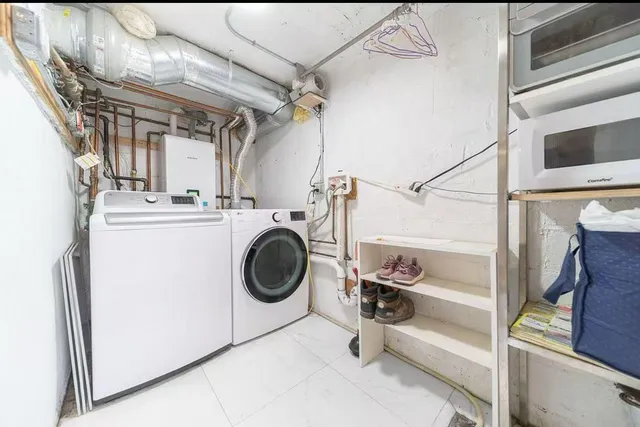 $998,000 | 40-02 202nd Street | Auburndale