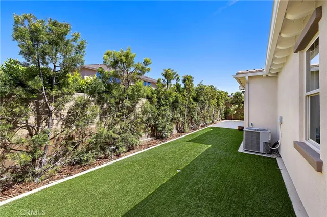 a view of a backyard with pathway