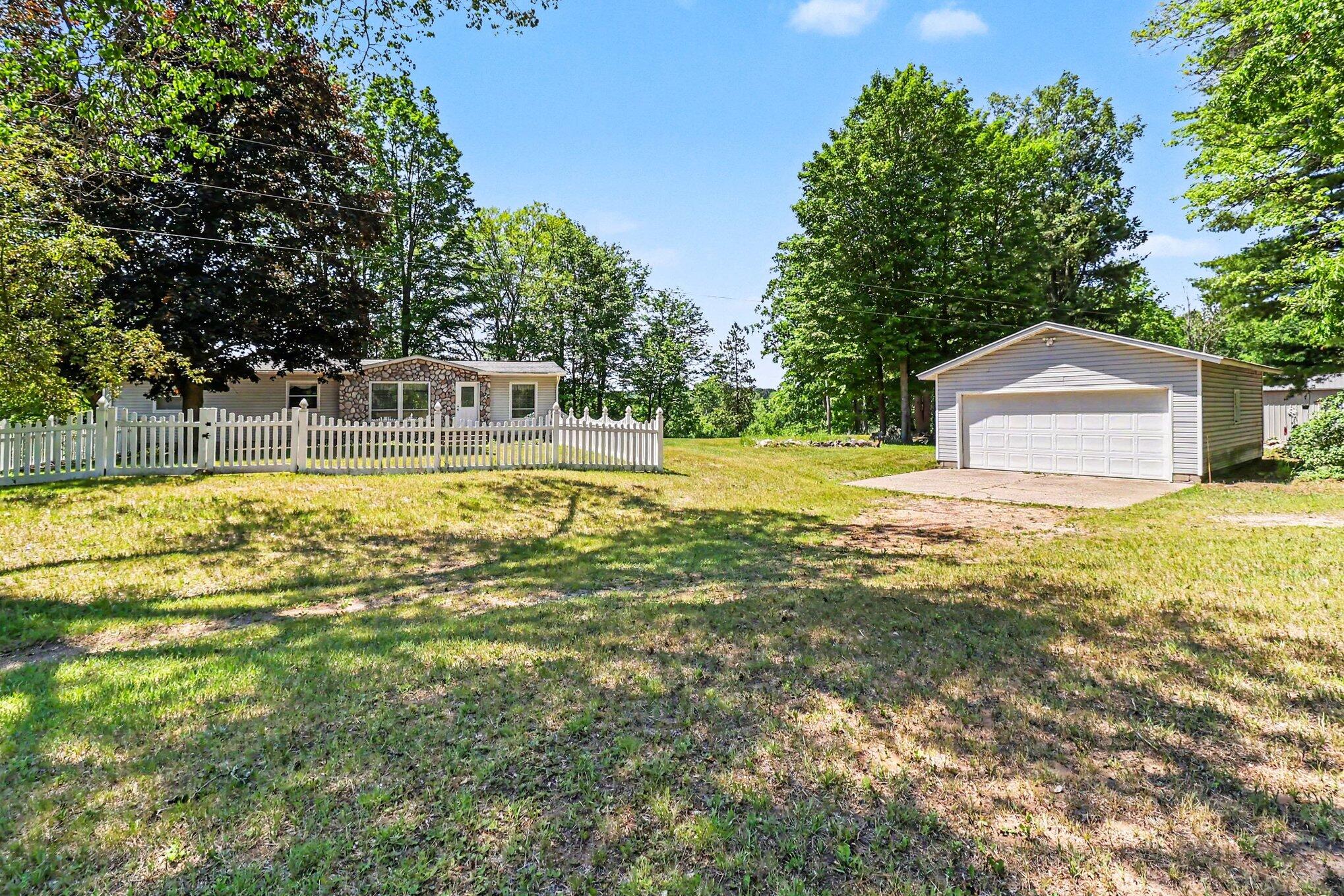 16541 Schofield Road Hersey, MI 49639 - Photo 5 of 40 036_file_1165