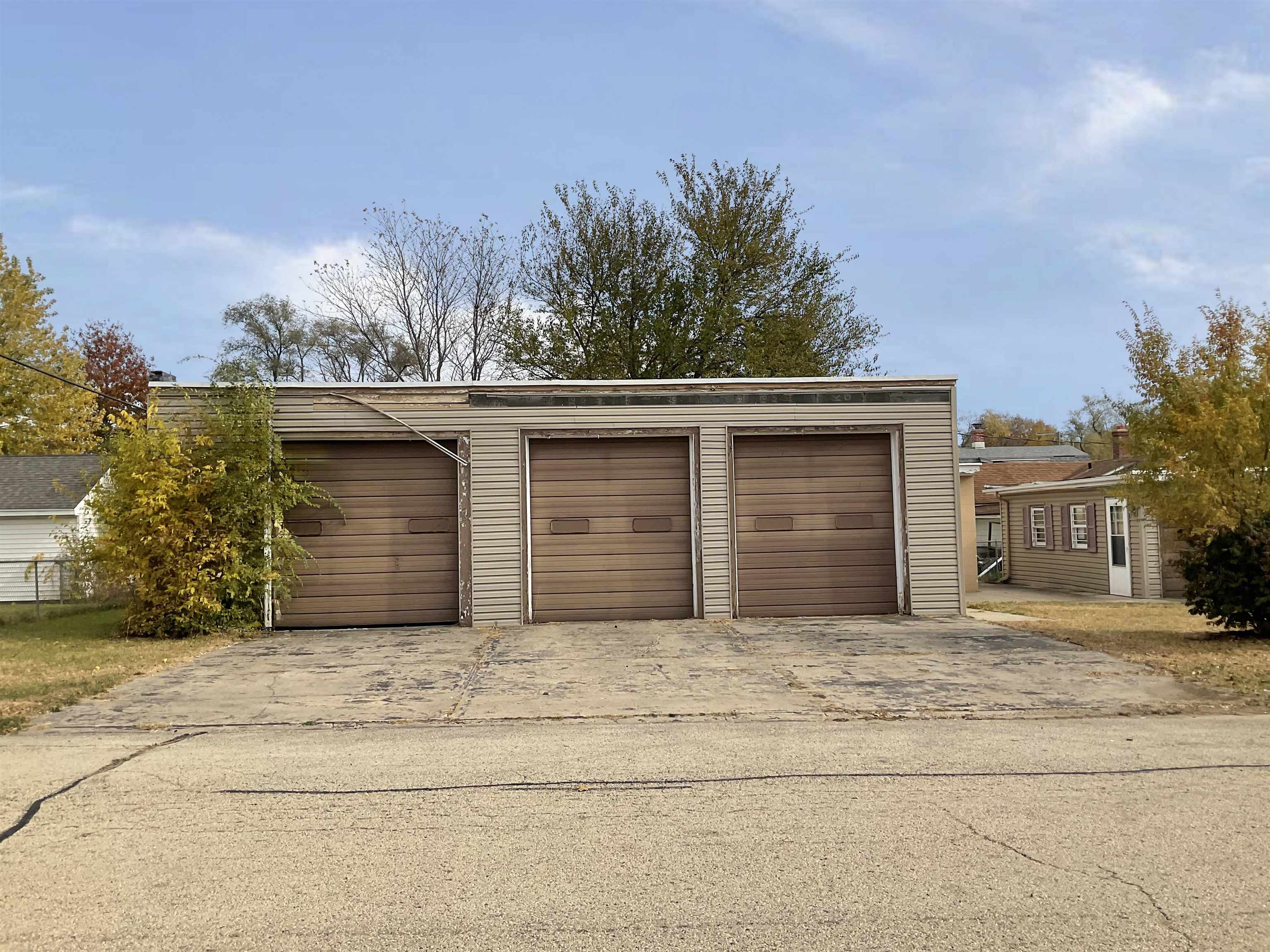 802 Sawyer Road Rockford, IL 61109 - Photo 3 of 13 Gallery Image 3
