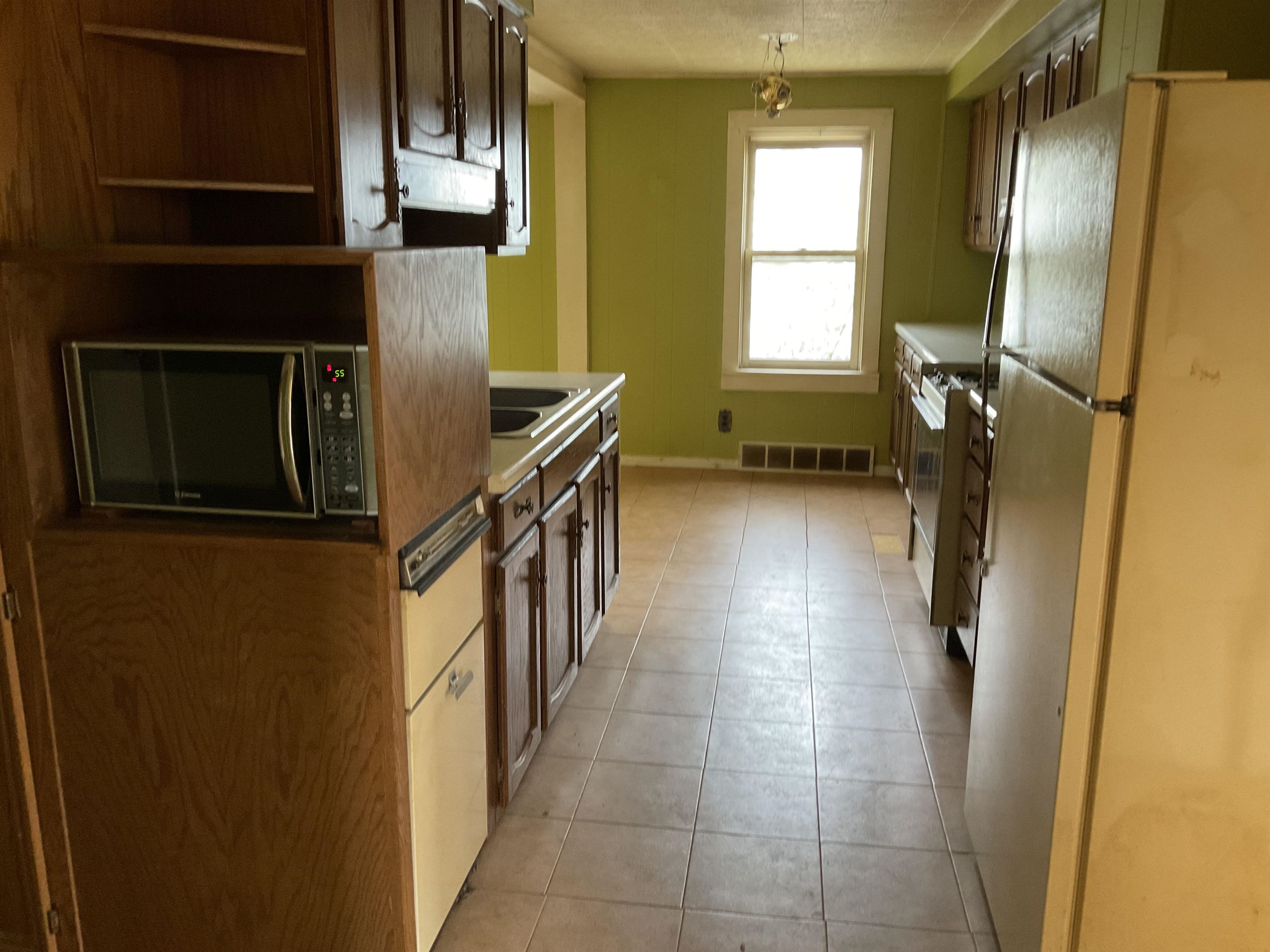 802 Sawyer Road Rockford, IL 61109 - Photo 8 of 13 Gallery Image 8