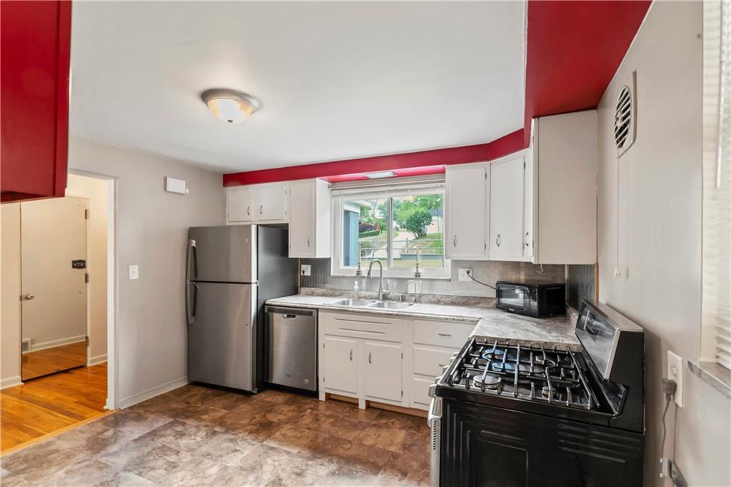 214 Drake Road Bethel Park, PA 15102 - Photo 12 of 32 Gallery Image 12