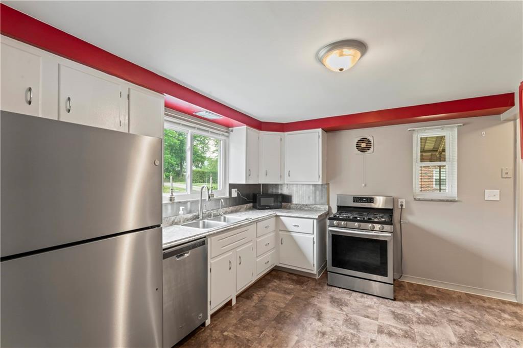 214 Drake Road Bethel Park, PA 15102 - Photo 13 of 32 Gallery Image 13