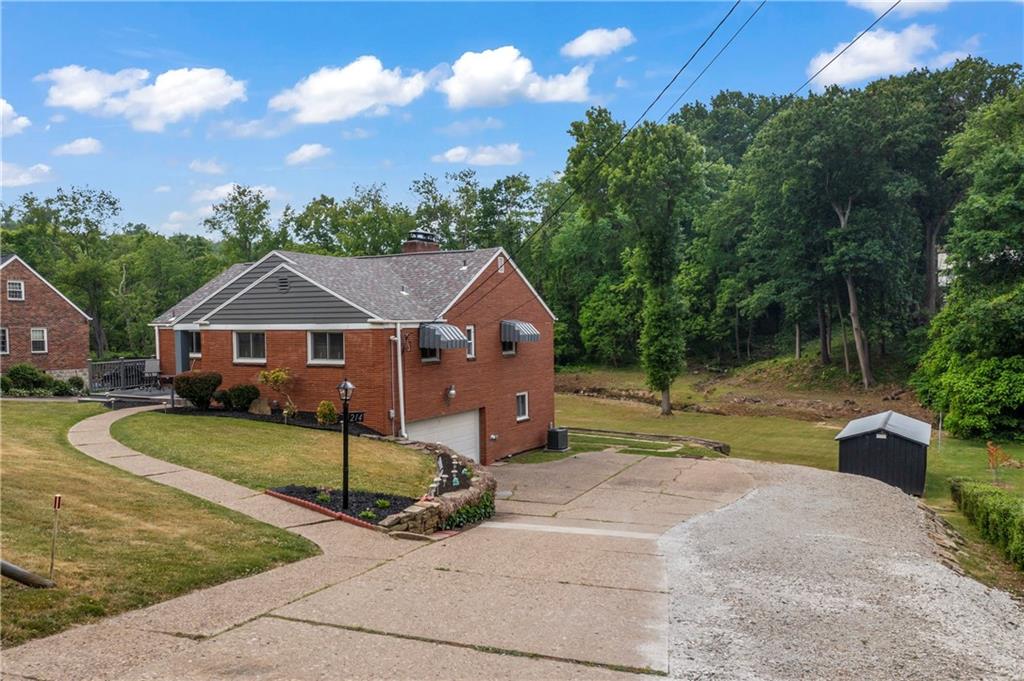 214 Drake Road Bethel Park, PA 15102 - Photo 4 of 32 Gallery Image 4
