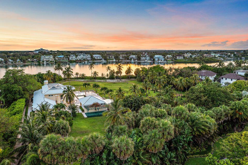 512 South Beach Road Hobe Sound, FL 33455 - Photo 3 of 22 20220611110015932380000000-o