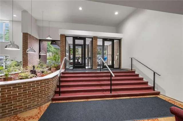 $179,900 | 5 Bayard Road, Unit 808, Pittsburgh, PA 15213