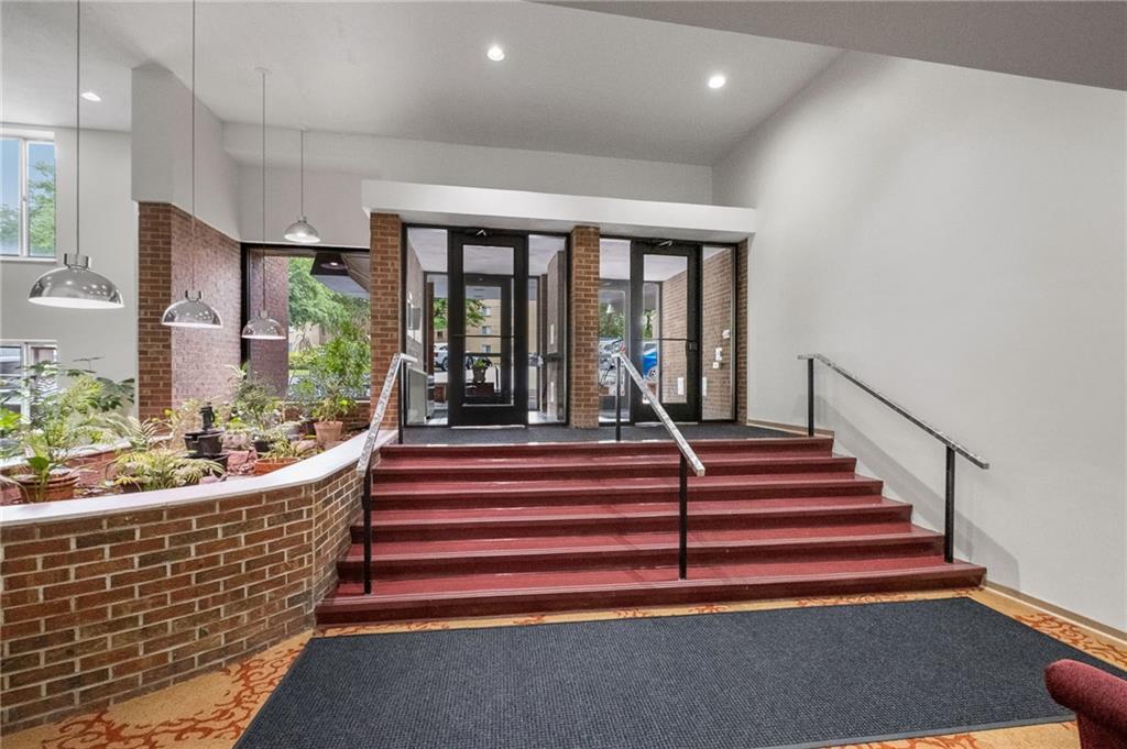 5 Bayard Road, Unit 808 Pittsburgh, PA 15213 - Photo 7 of 33 a living room with furniture