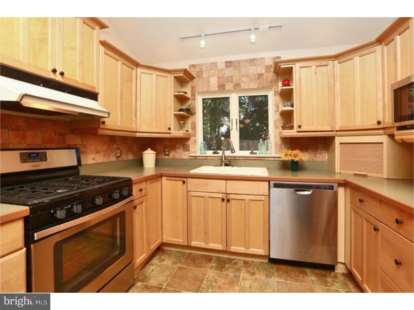 7 Hewett Road Wyncote, PA 19095 - Photo 9 of 25