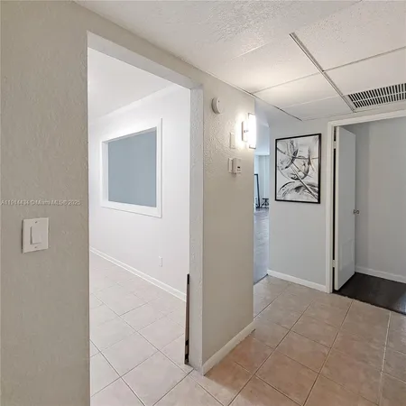 $1,940 | 19380 Collins Avenue, Unit 1107, Sunny Isles Beach, FL 33160