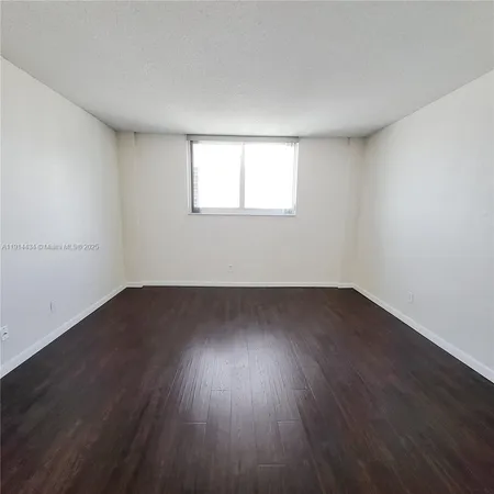 $1,940 | 19380 Collins Avenue, Unit 1107, Sunny Isles Beach, FL 33160