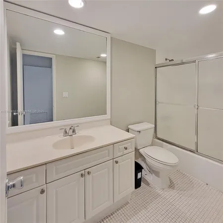 $1,940 | 19380 Collins Avenue, Unit 1107, Sunny Isles Beach, FL 33160