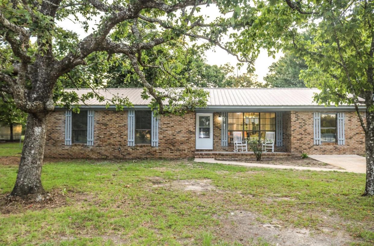 6086 Robin Road Crestview, FL 32539 - Photo 1 of 30 a front view of a house with a yard and trees