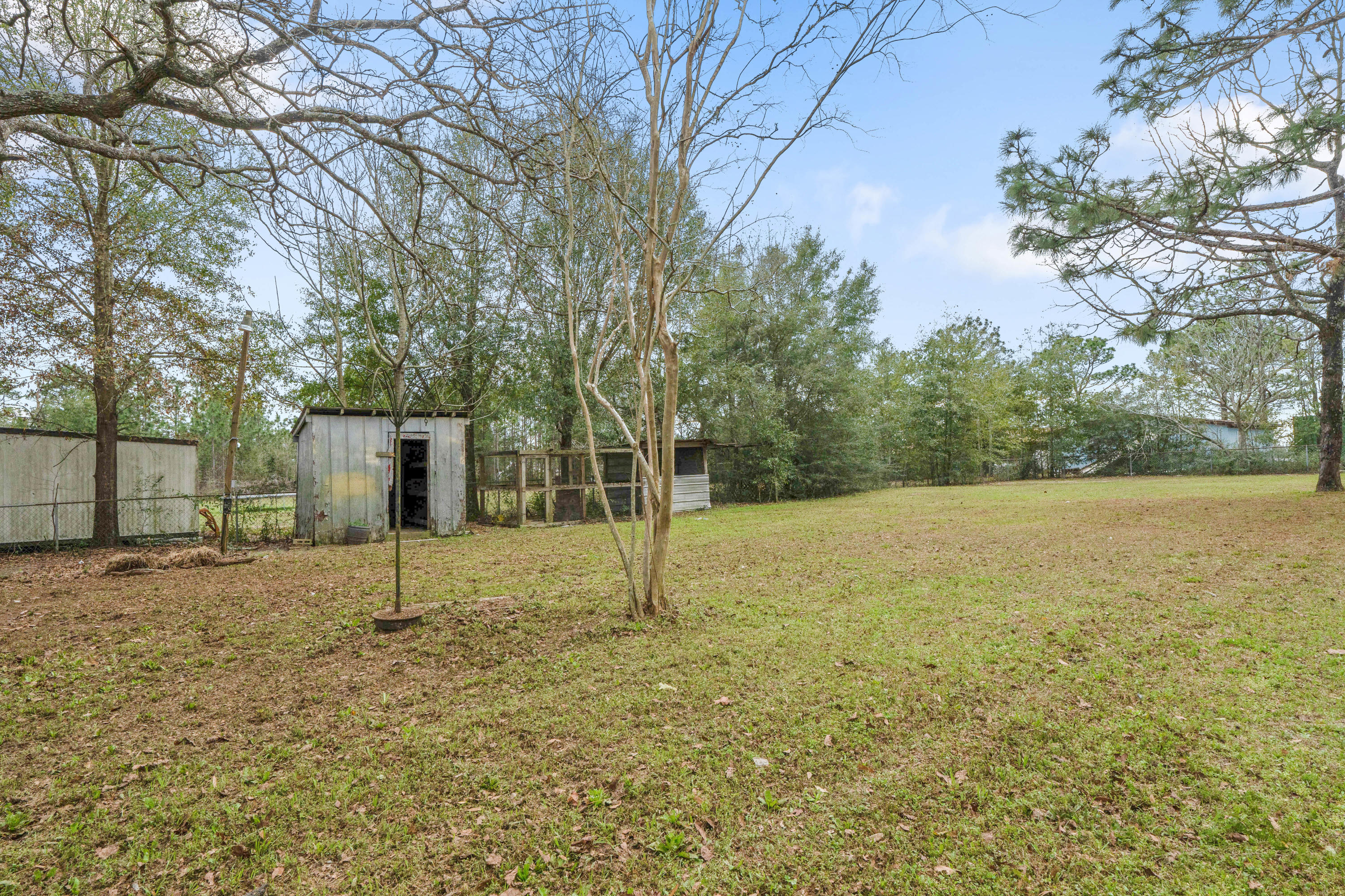 6086 Robin Road Crestview, FL 32539 - Photo 28 of 30 a backyard of a house with lots of green space