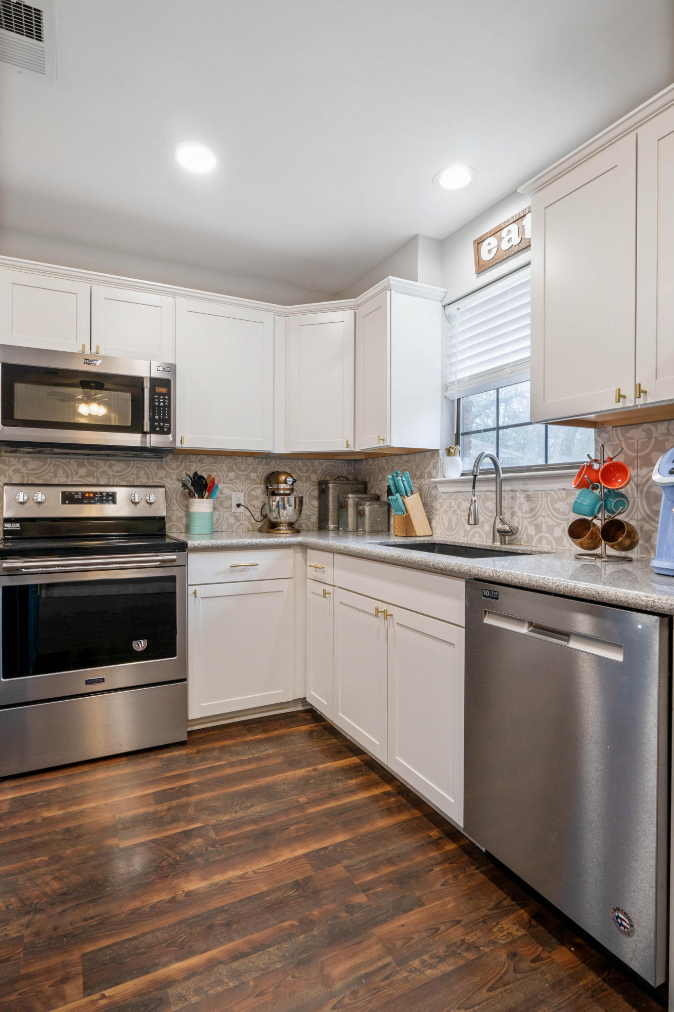 6086 Robin Road Crestview, FL 32539 - Photo 7 of 30 a kitchen with sink a microwave and cabinets