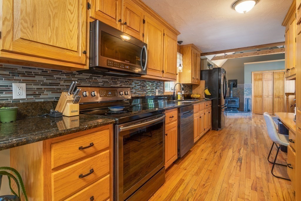 261 Hovey Road Monson, MA 01057 - Photo 5 of 40