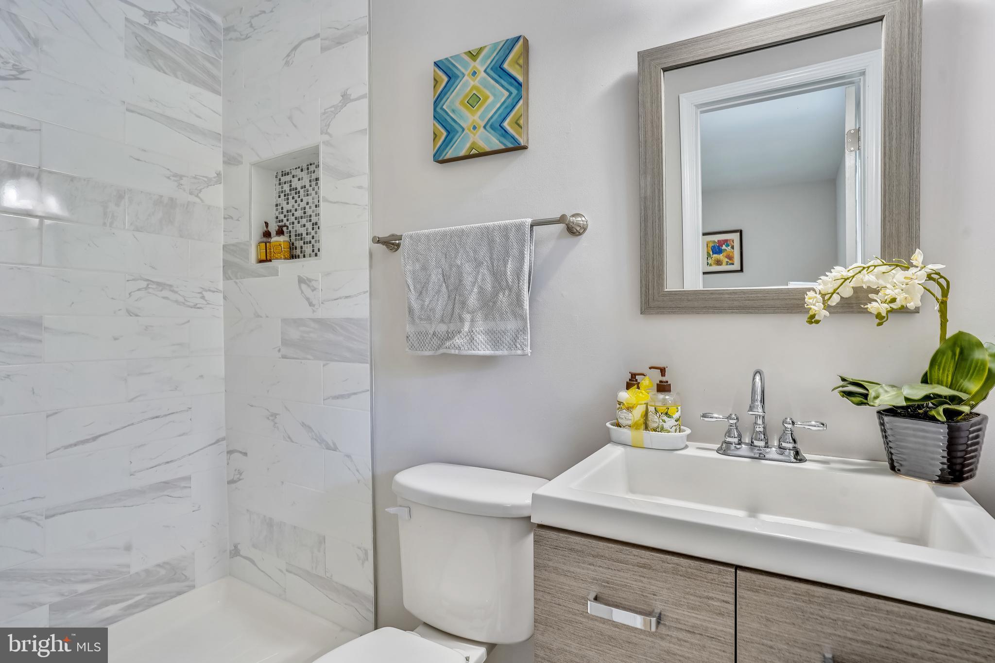 18310 Sharon Road Triangle, VA 22172 - Photo 14 of 27 Master bath