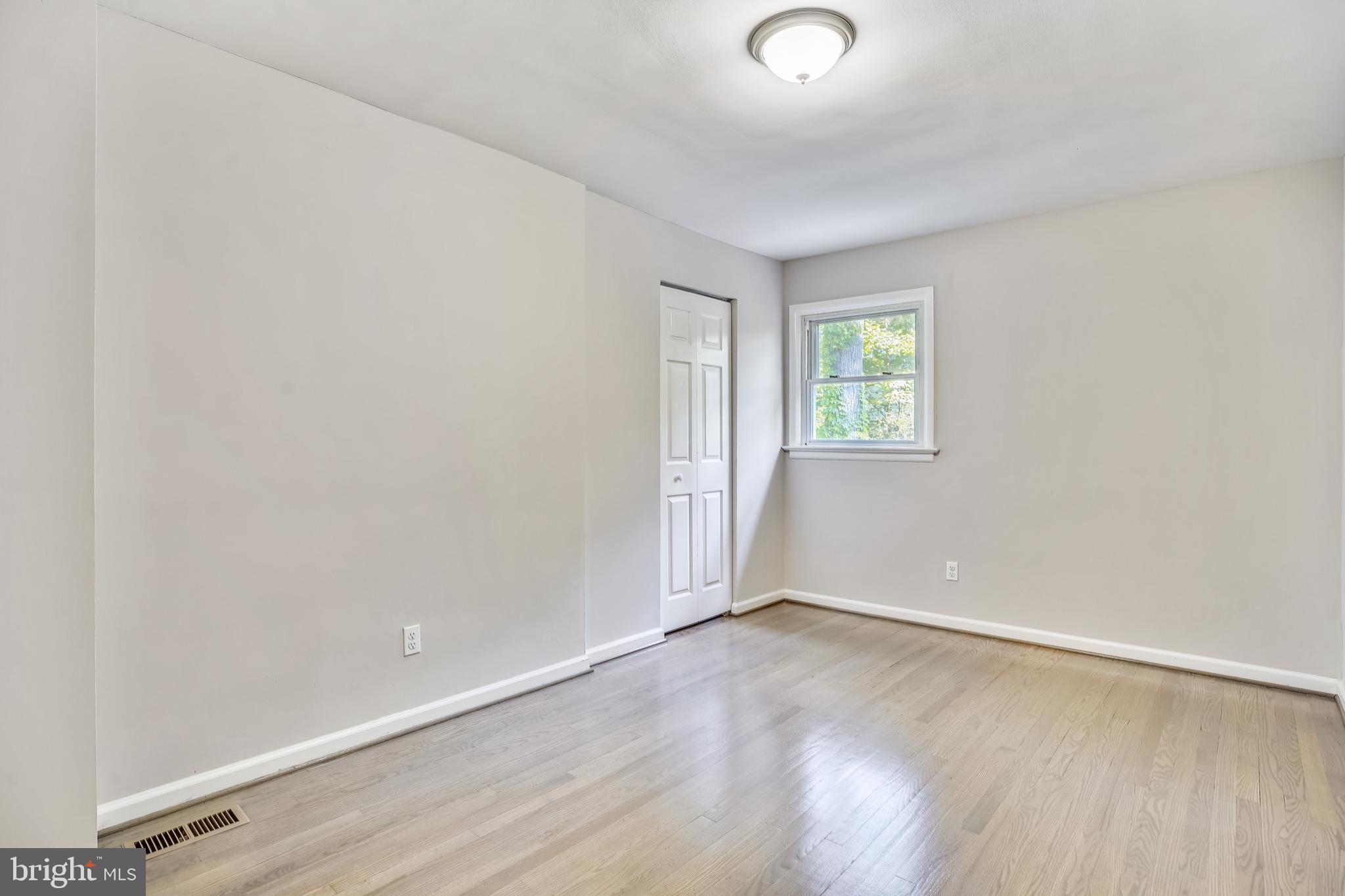 18310 Sharon Road Triangle, VA 22172 - Photo 4 of 27 bedroom