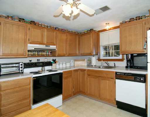 5 Enfield Road Warwick, RI 02886 - Photo 3 of 8 Kitchen.