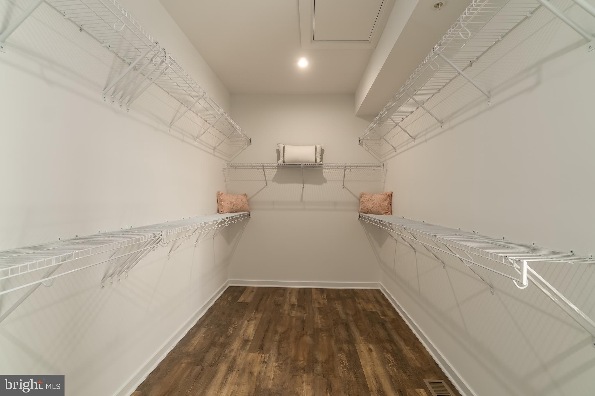 1047 Inferno Terrace Southeast Leesburg, VA 20175 - Photo 15 of 39