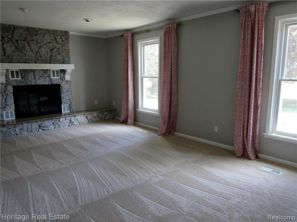 1342 North Fairview Lane Rochester, MI 48306 - Photo 5 of 39