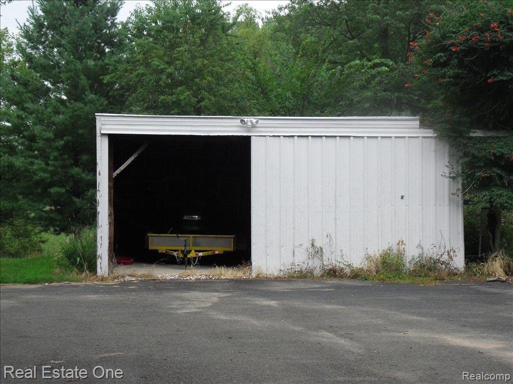 2337 Curdy Road Howell, MI 48855 - Photo 7 of 20 Garage/pole barn
