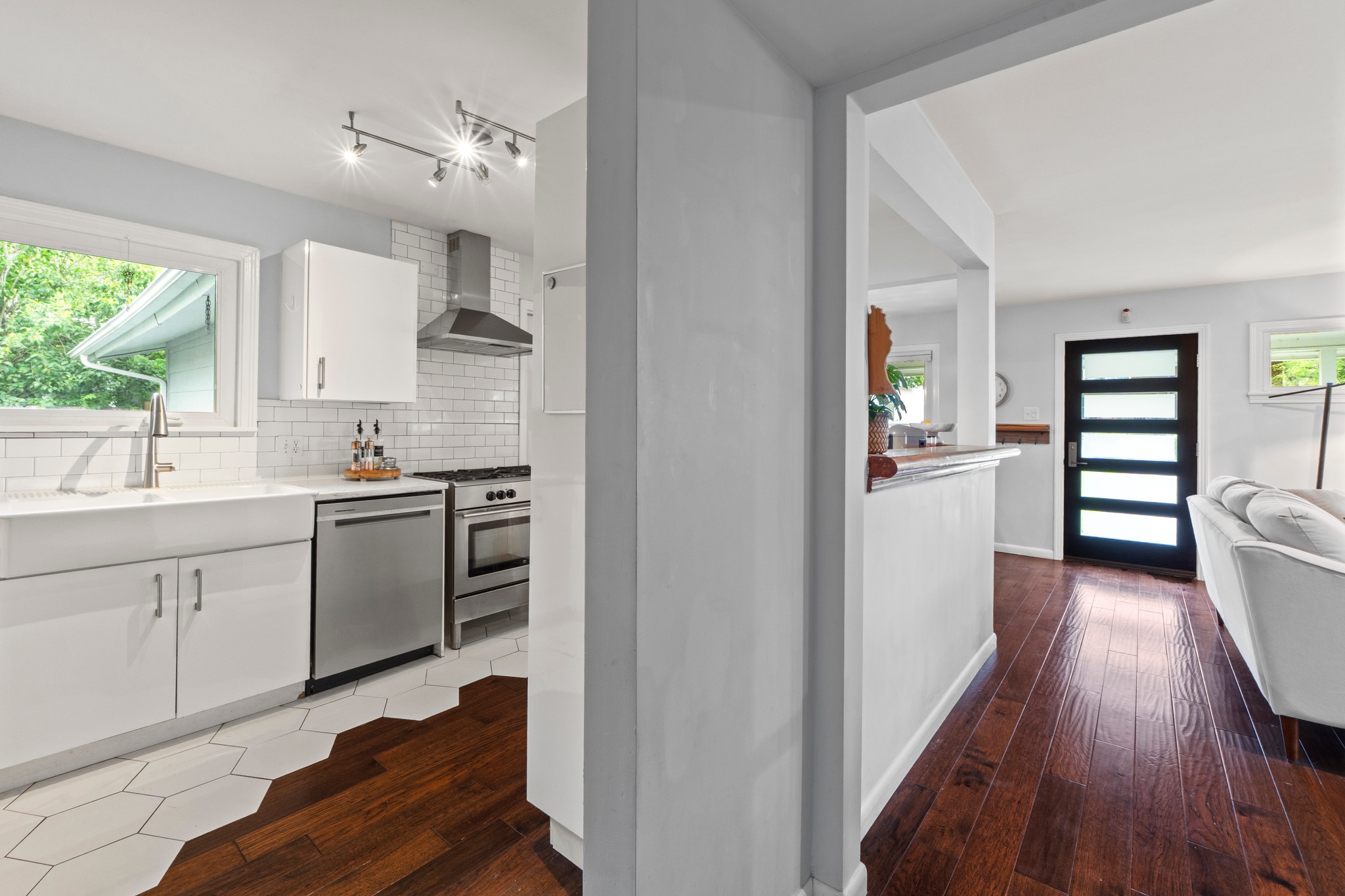 1301 Ridgemont Drive Austin, TX 78723 - Photo 22 of 32 a kitchen with cabinets and appliances