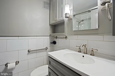 $259,900 | 4740 Connecticut Avenue Northwest, Unit 404, Washington, DC 20008