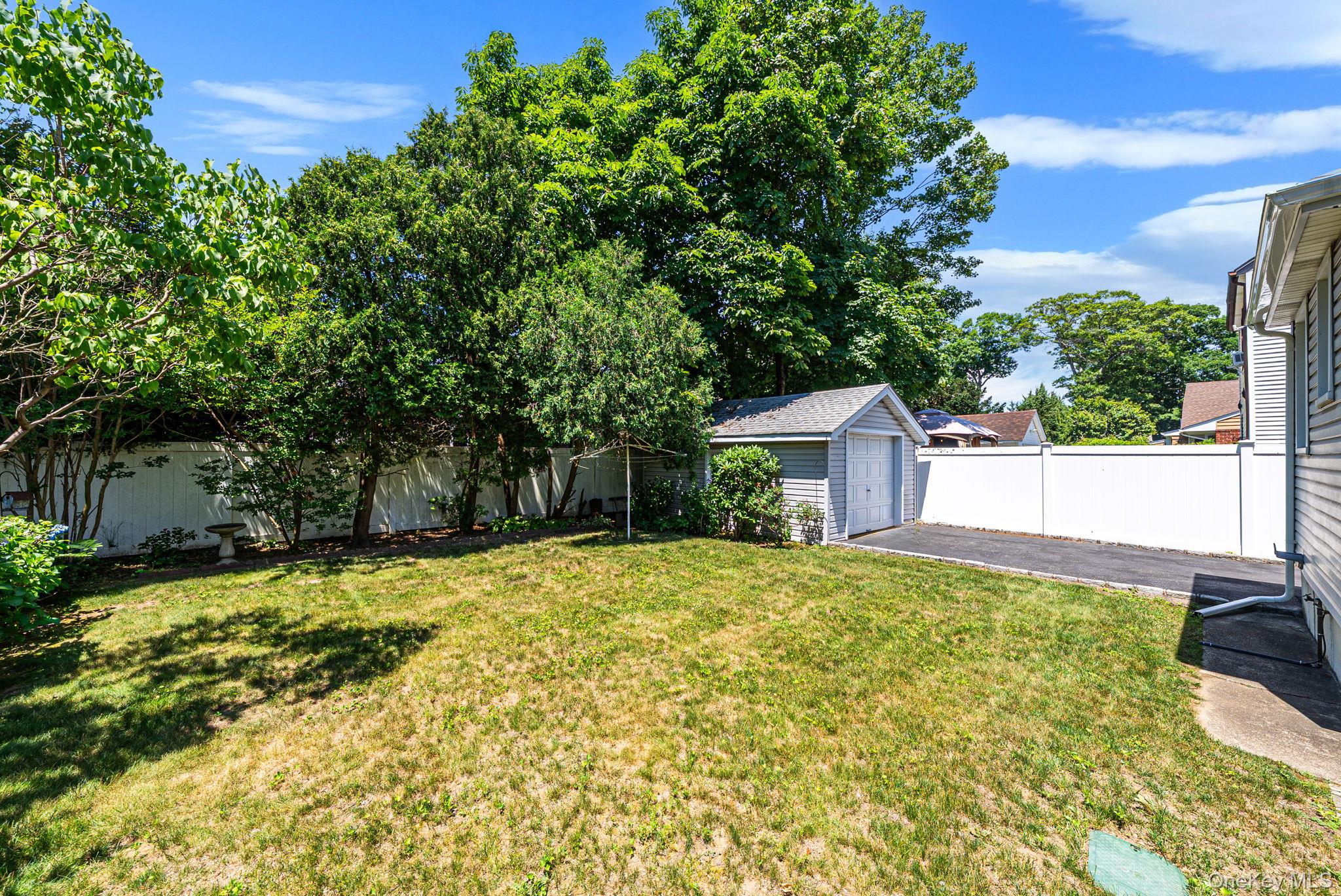 33 Sherman Street Merrick, NY 11566 - Photo 24 of 27
