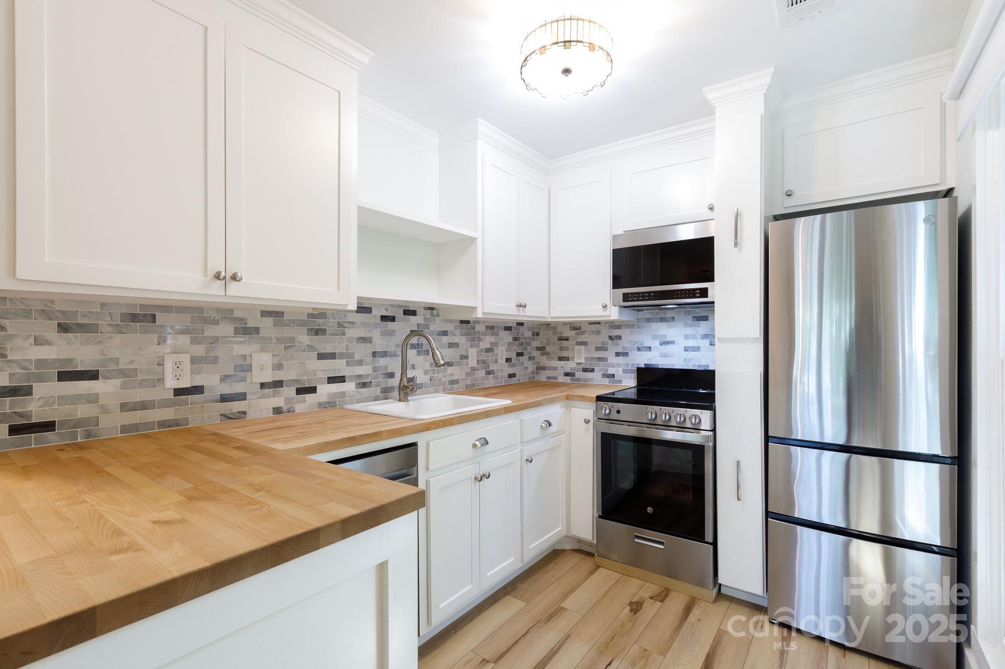 24014 Tidal Way Tega Cay, SC 29708 - Photo 11 of 38 Gallery Image 11