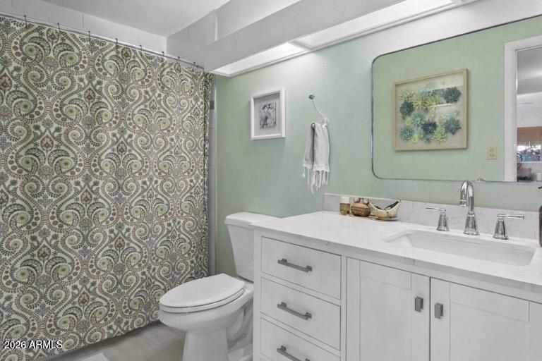 1030 East Bethany Home Road, Unit 6 Phoenix, AZ 85014 - Photo 10 of 15 Second Remodeled Bath