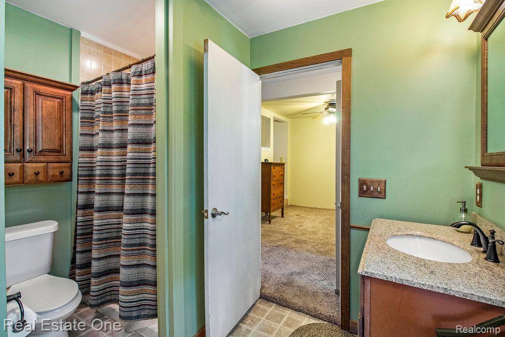 8784 River Valley Road Brighton, MI 48116 - Photo 17 of 37 Main floor bath