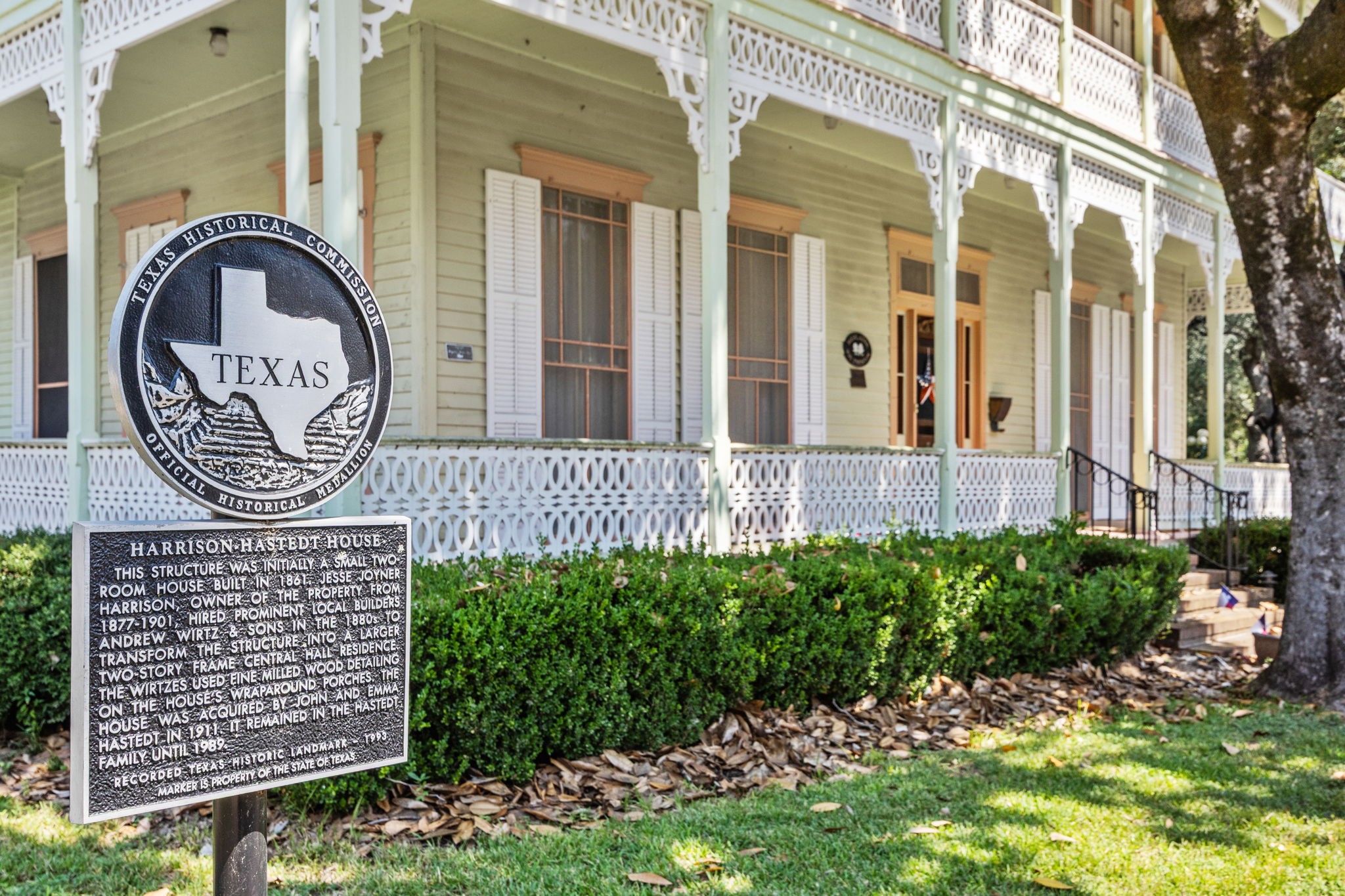 236 Preston Street Columbus, TX 78934 - Photo 3 of 50 a front view of a building with garden