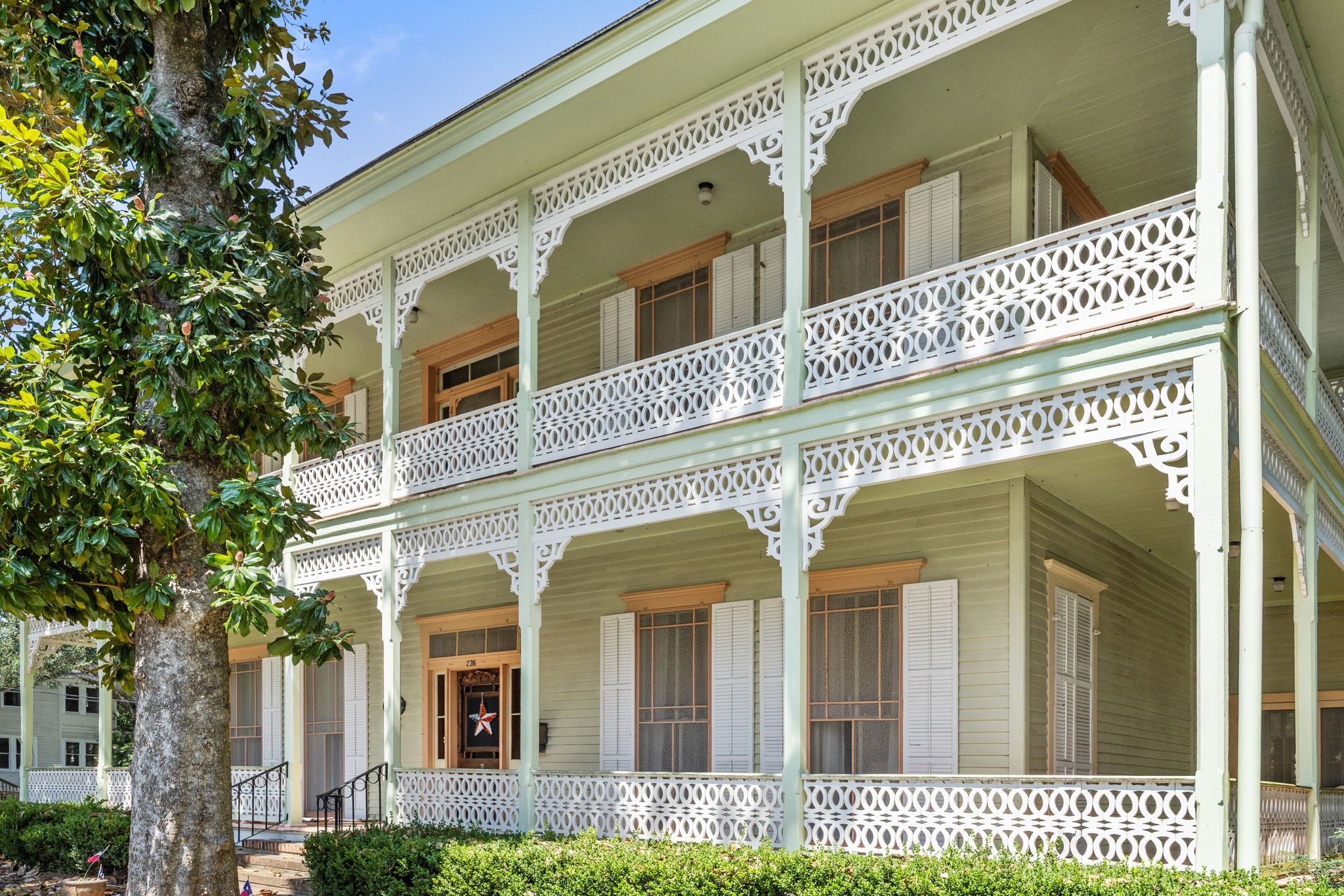 236 Preston Street Columbus, TX 78934 - Photo 4 of 50 a front view of a building