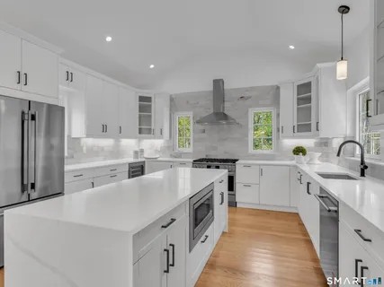 $1,700,000 | 539 A Boston Street, Guilford, CT 06437