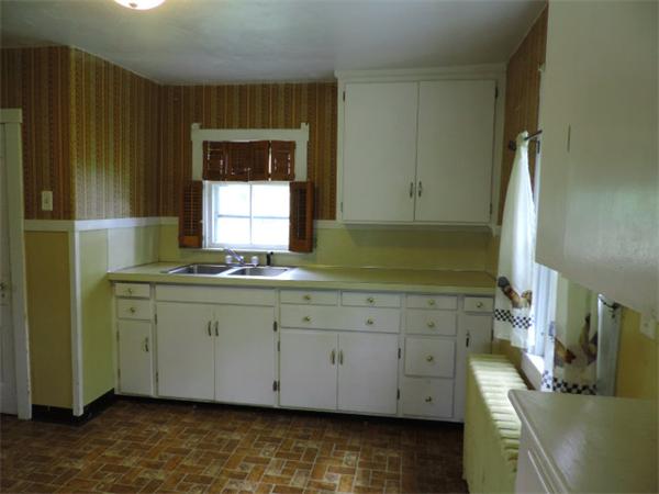 46 Middle Road Acushnet, MA 02743 - Photo 3 of 8 Gallery Image 3
