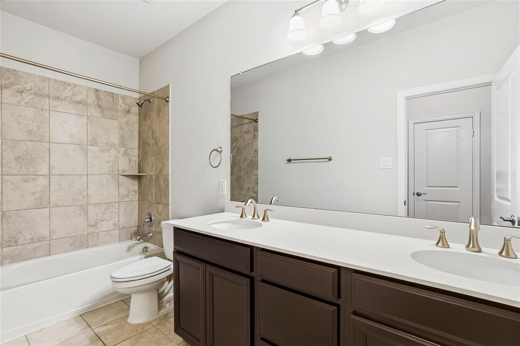 1438 Pebble Way Allen, TX 75013 - Photo 19 of 26 Second full bath with shower tub combo
