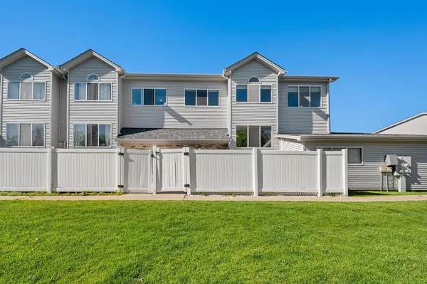 $310,000 | 272 Park Ridge Lane, Unit A, Aurora, IL 60504