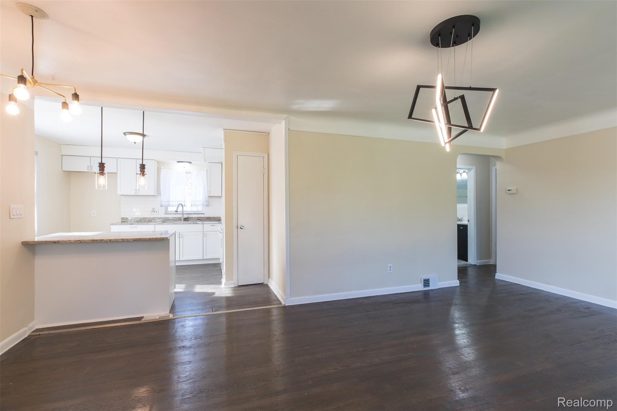 14378 Trenton Road Southgate, MI 48195 - Photo 4 of 34 Open