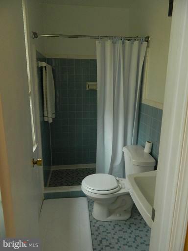 8924 Stark Road Annandale, VA 22003 - Photo 6 of 19 Bath