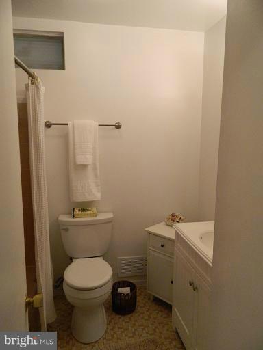 8924 Stark Road Annandale, VA 22003 - Photo 7 of 19 Bath