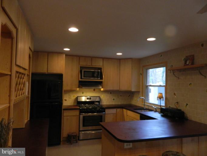 8924 Stark Road Annandale, VA 22003 - Photo 10 of 19 Kitchen
