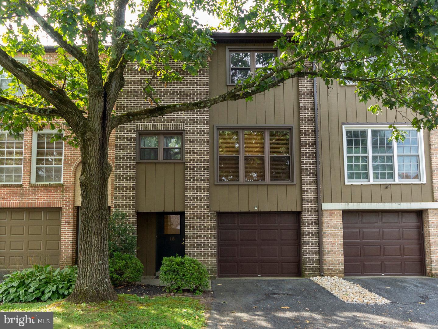 18 Club Lane Reading, PA 19607 - Photo 2 of 20 Gallery Image 2