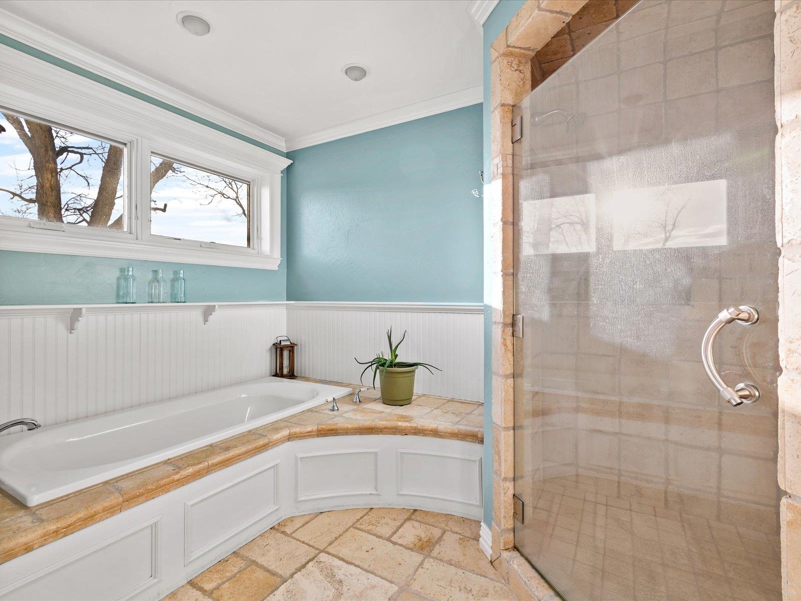 1891 J J 6/10 Road Fruita, CO 81521 - Photo 17 of 41 a bathroom with a tub and a sink