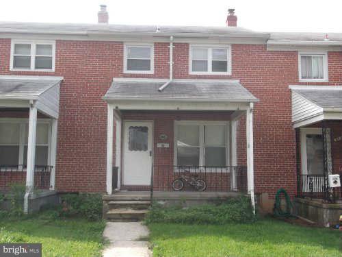 945 Southridge Road Baltimore, MD 21228 - Photo 1 of 7 a front view of a house with garden