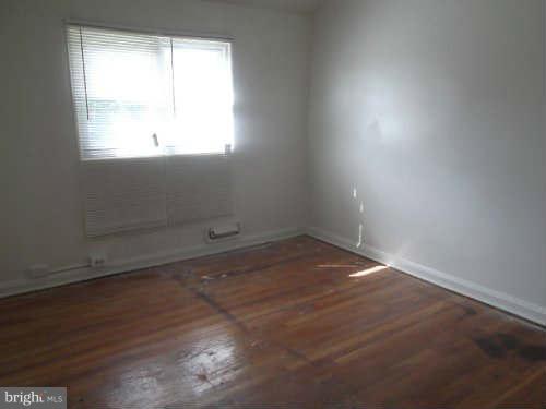945 Southridge Road Baltimore, MD 21228 - Photo 3 of 7 an empty room with a window